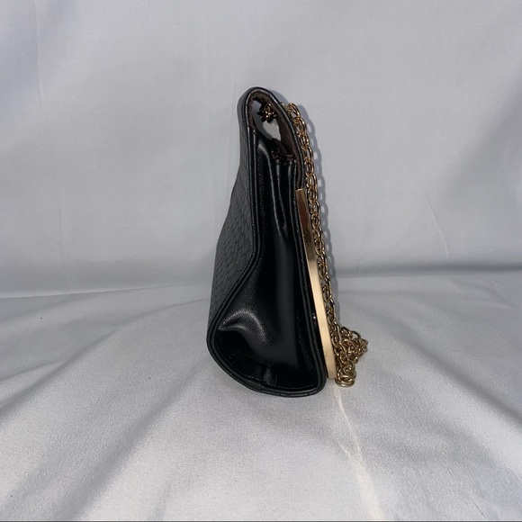 Textured Black & Gold Large Flap Chain Strap Bag - Picture 4 of 8